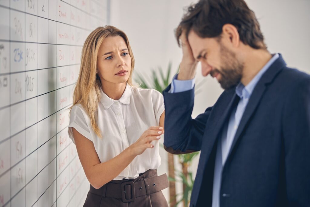 Mobbing czy tylko wymagający szef? Gdzie przebiega granica prawna?